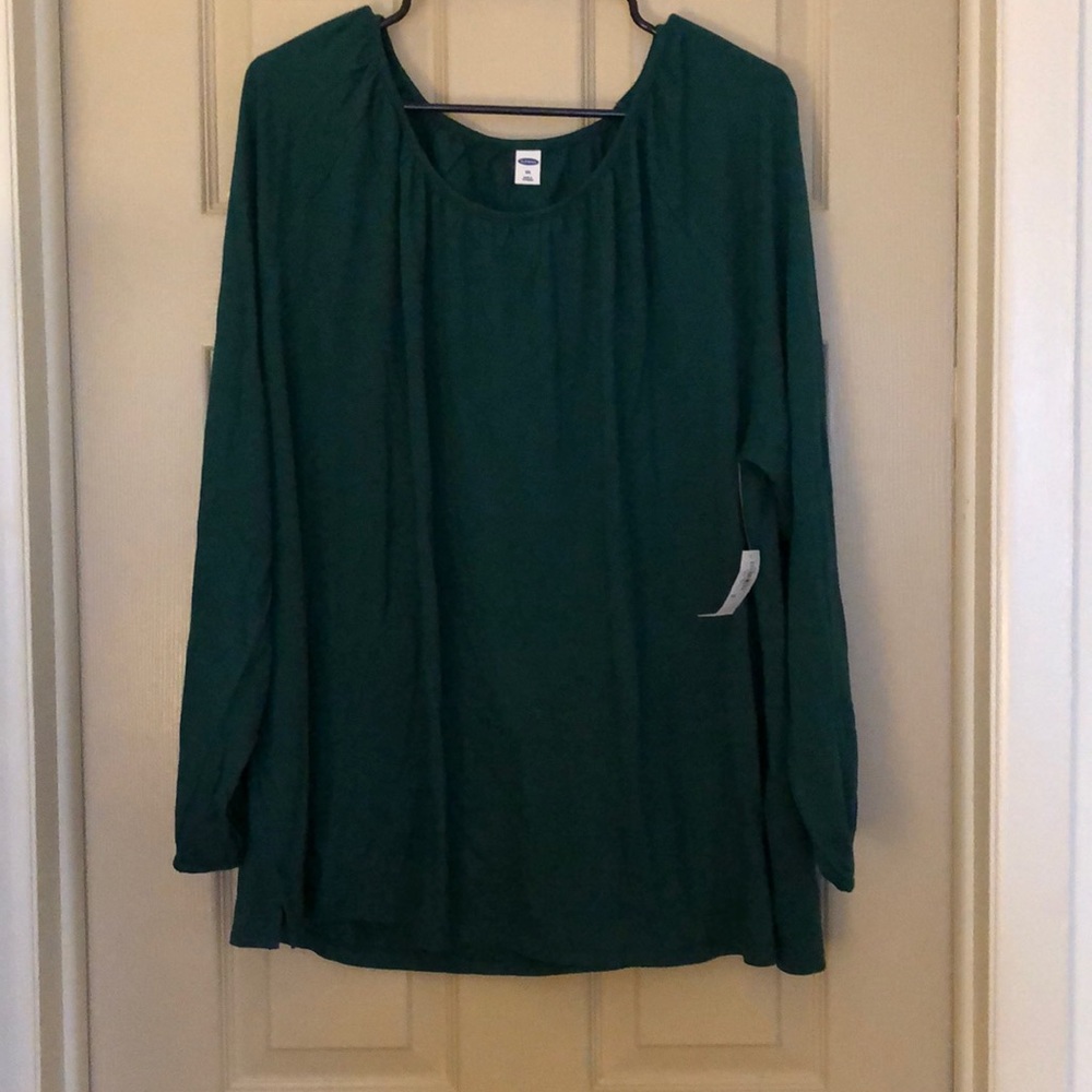 NWT Green gathered neck Top